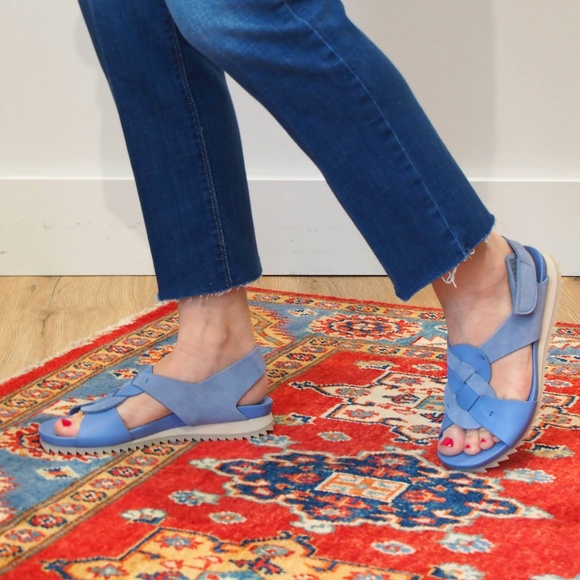 Jonesia, Chambray - Picture 2 of 3